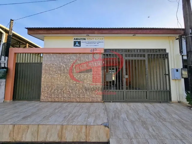 Imagem: A casa possui 3 Dormitórios, 1 Banheiro, 1 Vaga na