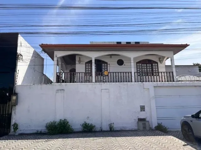 Imagem: A casa possui 5 Dormitórios, 4 Suítes, 5 Banheiros, 5