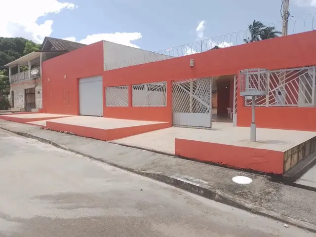 Imagem: A casa possui 2 Dormitórios, 1 Suíte, 3 Banheiros, 2