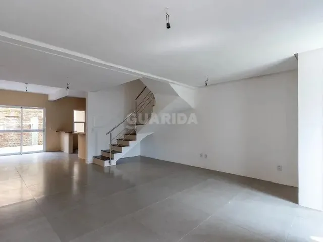 Imagem: Casa Triplex de 3 Dormitórios, Sendo 1