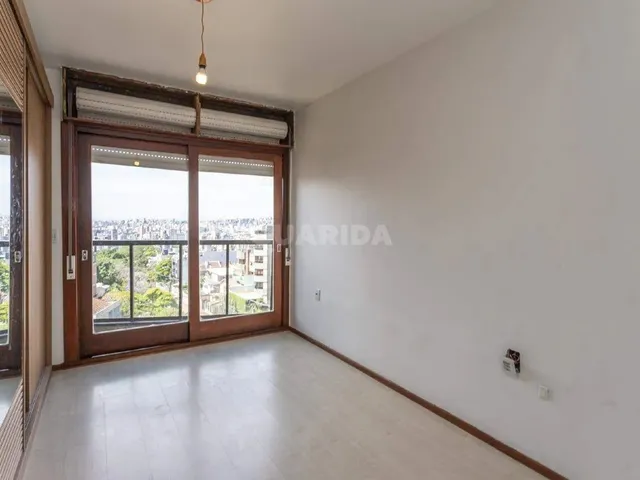 Imagem 3: Apartamento Semimobiliado com 3 Dormitórios, Sendo 1 Suíte, e 2 Vagas de Garagem No