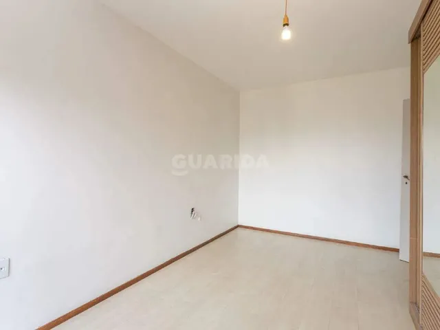 Imagem 4: Apartamento Semimobiliado com 3 Dormitórios, Sendo 1 Suíte, e 2 Vagas de Garagem No