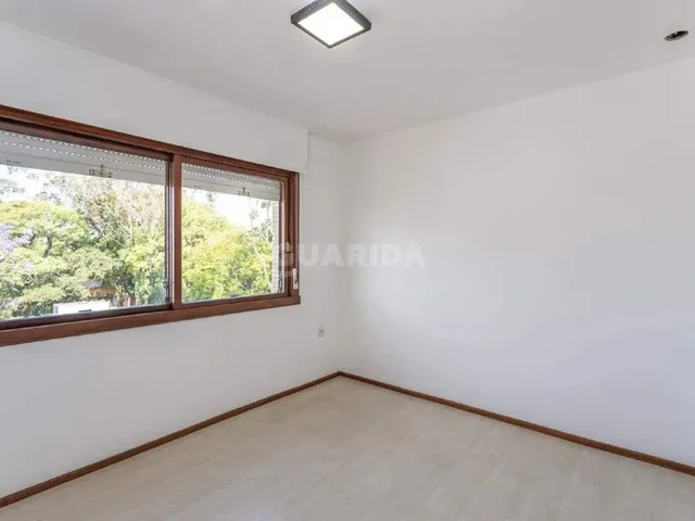 Imagem 5: Apartamento Semimobiliado com 3 Dormitórios, Sendo 1 Suíte, e 2 Vagas de Garagem No