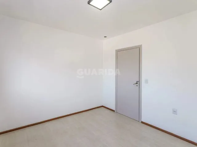 Imagem 2: Apartamento Semimobiliado com 3 Dormitórios, Sendo 1 Suíte, e 2 Vagas de Garagem No
