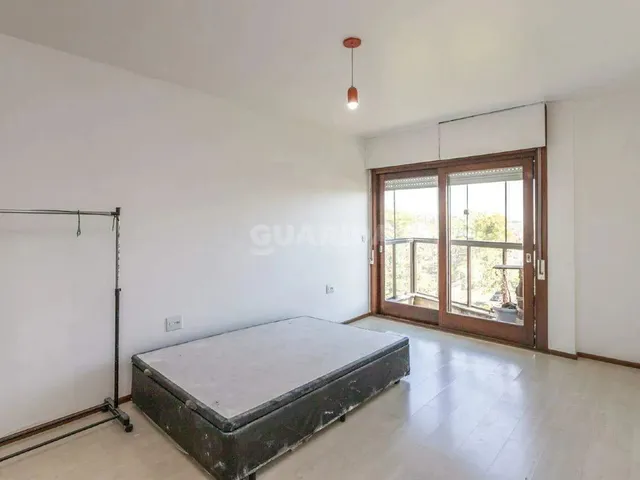 Imagem 8: Apartamento Semimobiliado com 3 Dormitórios, Sendo 1 Suíte, e 2 Vagas de Garagem No