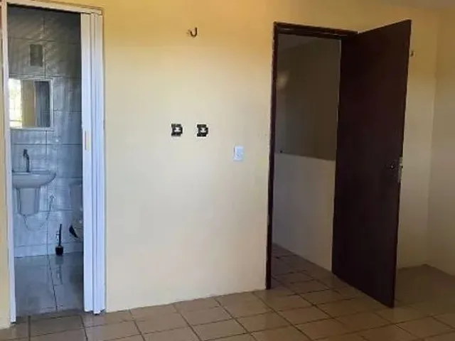 Imagem 3: Casa Duplex em Condomínio com Piscina