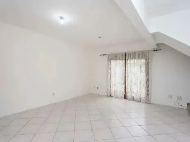 Imagem 9: Casa com 3 Dormitórios para Alugar, 396 M² por R$ 2.764,00/Mês - Cavalhada - Porto