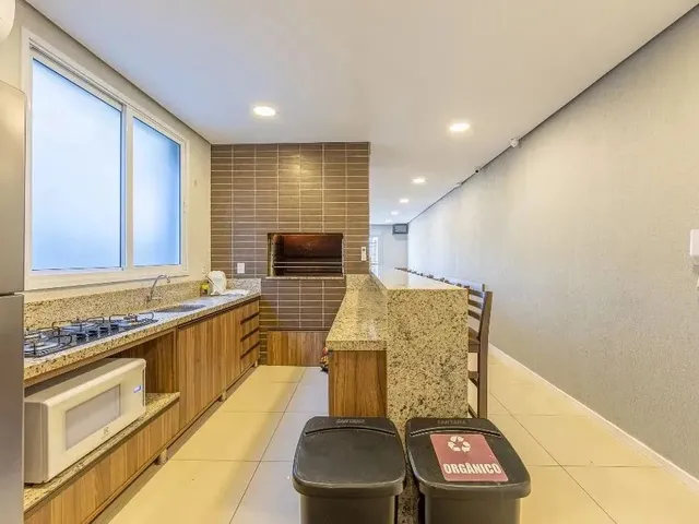 Imagem 3: Apartamento de 2 Quartos com Suíte, 2 Salas e 2 Vagas de Garagem no Partenon, Porto