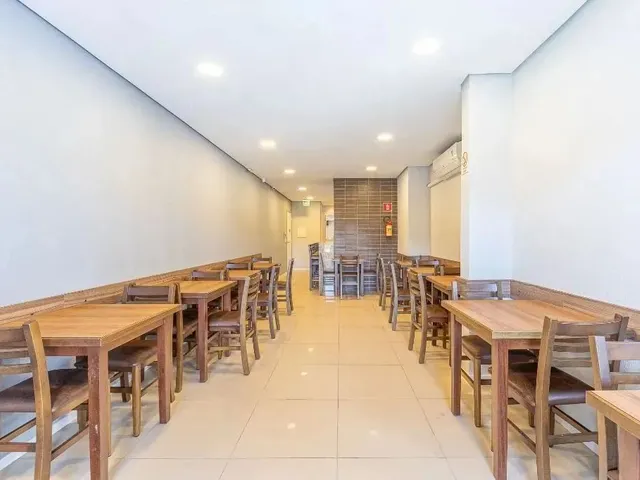 Imagem 13: Apartamento de 2 Quartos com Suíte, 2 Salas e 2 Vagas de Garagem no Partenon, Porto