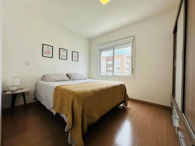 Imagem 7: Apartamento de 2 Quartos com Suíte, 2 Salas e 2 Vagas de Garagem no Partenon, Porto