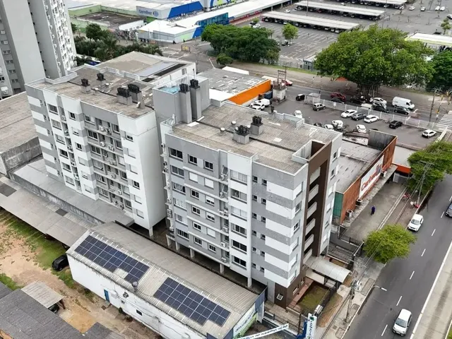Imagem 2: Apartamento de 2 Quartos com Suíte, 2 Salas e 2 Vagas de Garagem no Partenon, Porto