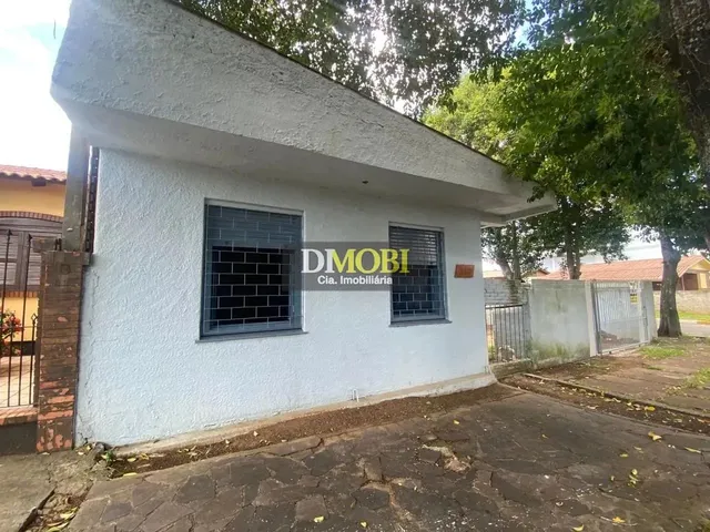 Imagem: A casa possui 2 Dormitórios, 1 Banheiro, 2 Vagas na