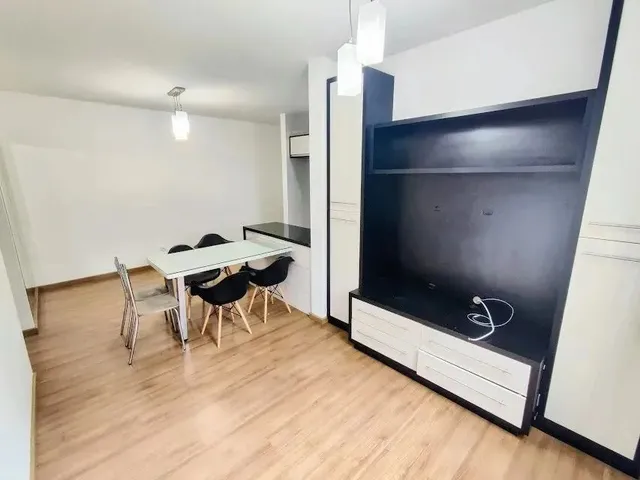 Imagem 10: Apartamento com 2 Quartos para Alugar por R$ 3000.00, 64.00 M2 - Centro - Curitiba/Pr