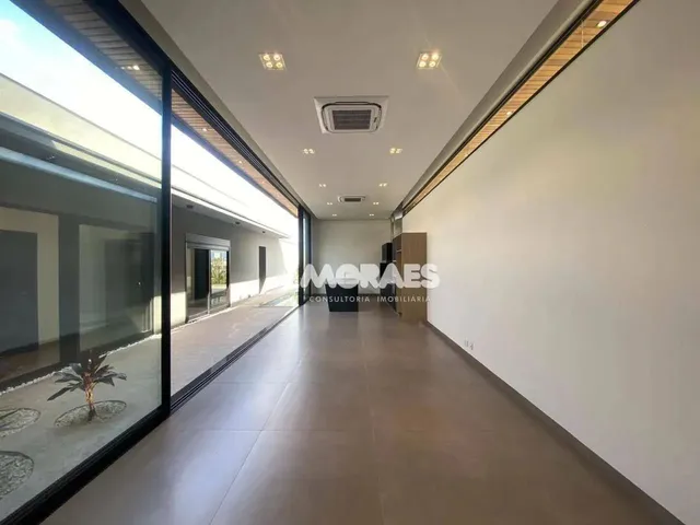 Imagem: A casa em condomínio possui 3 Dormitórios, 3 Suítes, 5