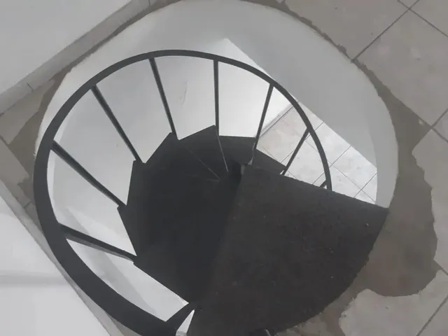 Imagem 2: Sala Comercial com Sobreloja e Banheiro