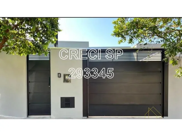 Imagem: A casa possui 3 Dormitórios, 1 Suíte, 2 Banheiros, 1 Vaga