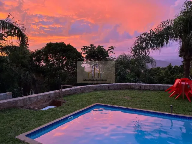 Imagem: Pousada com Piscina e Vista para a Lagoa
