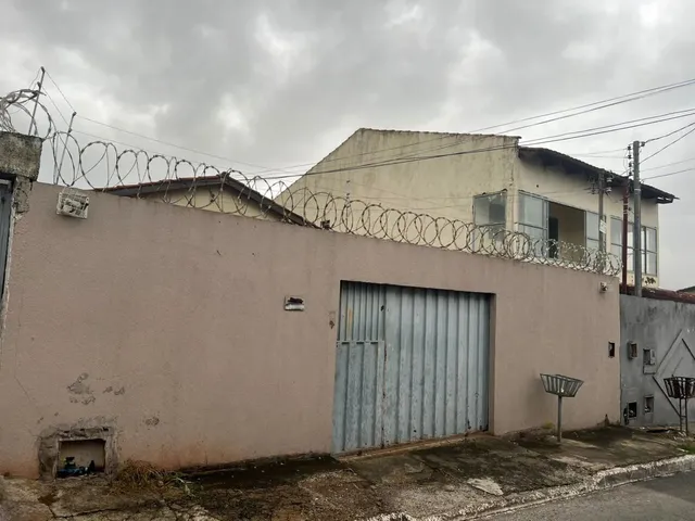 Imagem: Casa com Quintal Amplo e Varanda Coberta