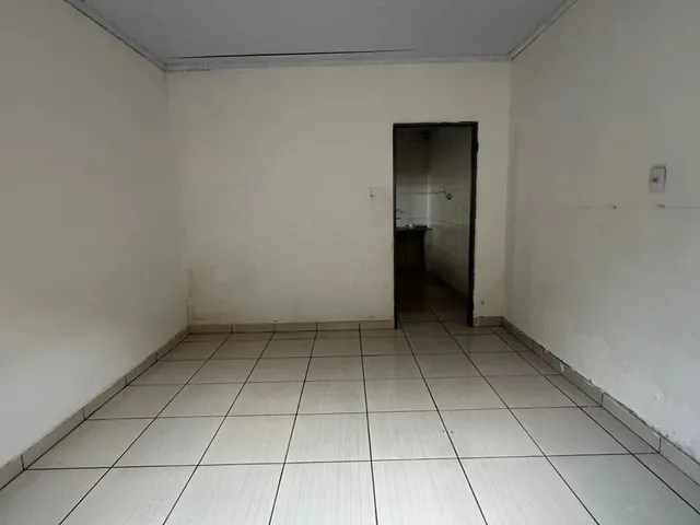 Imagem 4: Casa com Quintal Amplo e Varanda Coberta - Ótimo Espaço