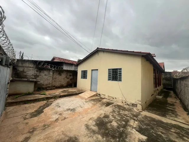 Imagem 5: Casa com Quintal Amplo e Varanda Coberta - Ótimo Espaço