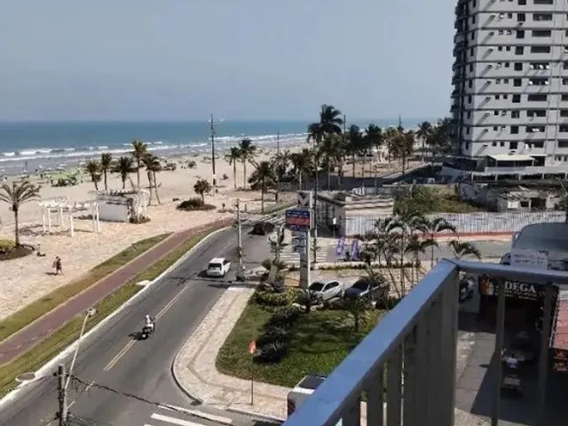 Imagem: O apartamento possui 2 Dormitórios, 1 Suíte, 2 Banheiros,