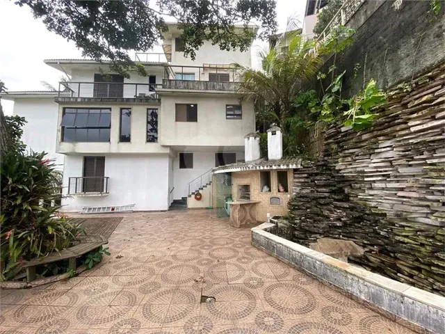 Imagem: Casa com 6 Quartos para Locação em Marapé