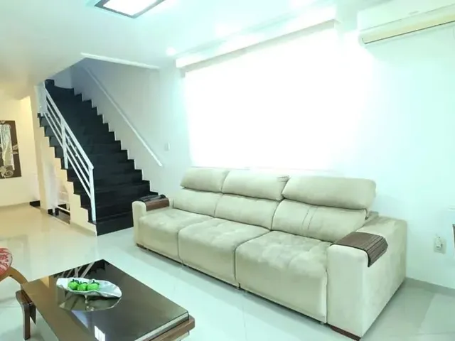 Imagem: Sobrado Triplex Alto Padrão a Três Quadras