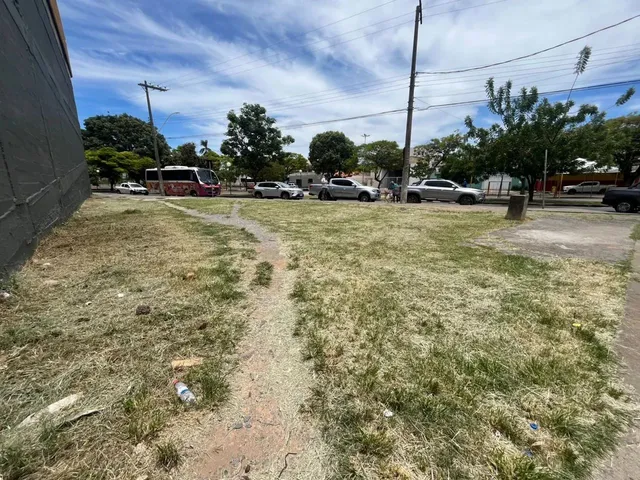 Imagem: Aluga-Se Lote-Em Frente À Praça da Feirinha