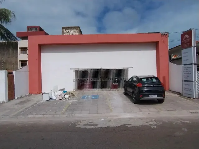 Imagem 1: Casa no Bessa com Sete Quartos Sendo Uma Suíte