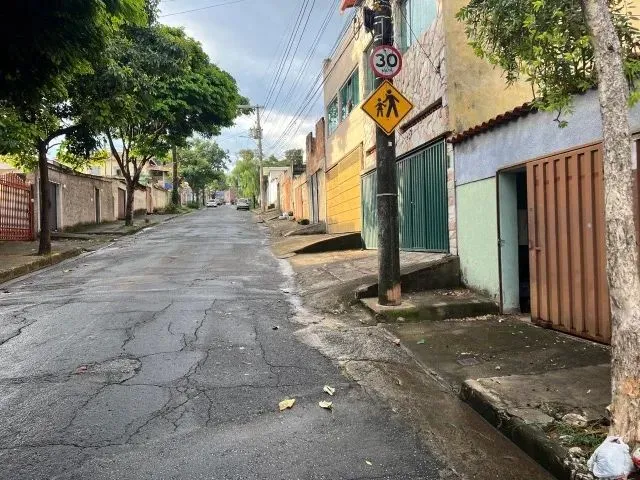 Imagem 1: Casa Espaçosa e Documentada - Aceita Financiamento e Permuta Casas, Carros e Apartamentos