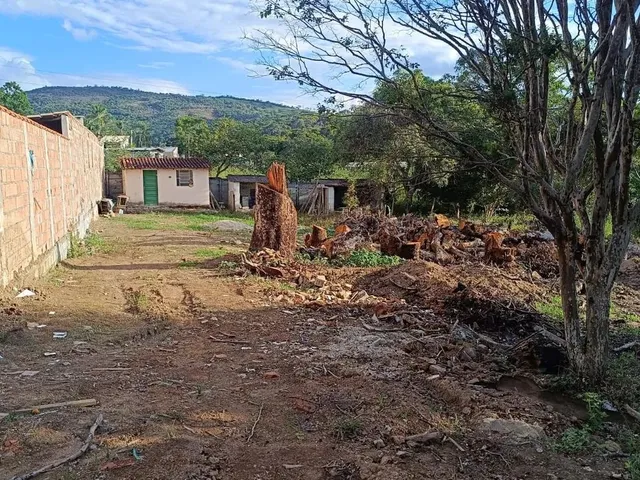 Imagem: Terreno com Casinha Simples