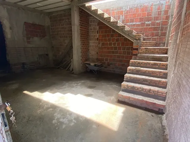 Imagem: Prédio em Via Principal do Bairro