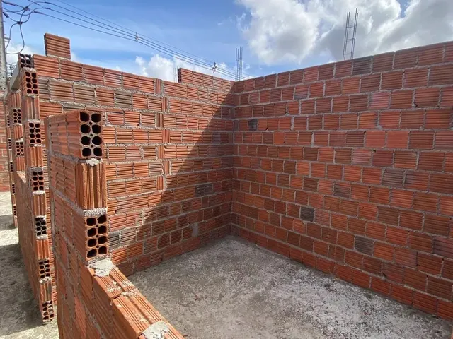 Imagem 2: Prédio em Via Principal do Bairro