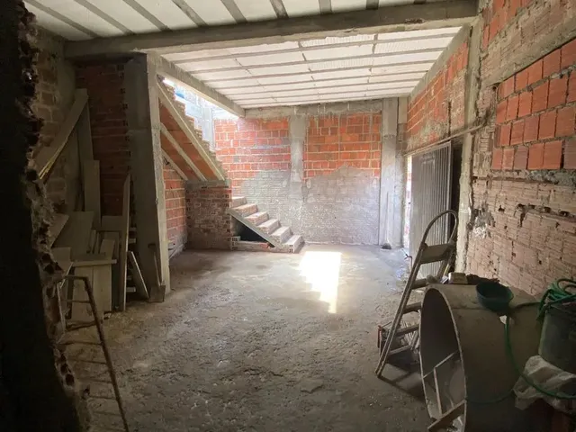 Imagem 6: Prédio em Via Principal do Bairro
