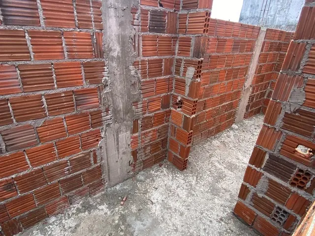 Imagem 9: Prédio em Via Principal do Bairro