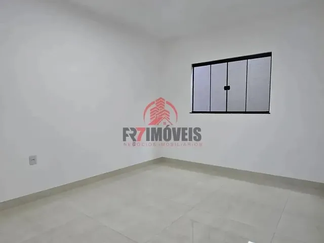 Imagem 15: Linda Casa! 2 Quartos Sendo 1S - Pé Direito Alto, Excelente Acabamento e Quintal - Jardim