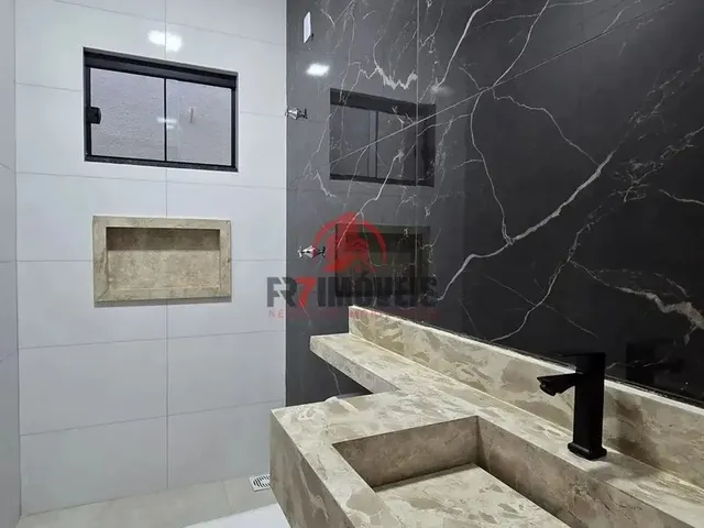 Imagem 2: Linda Casa! 2 Quartos Sendo 1S - Pé Direito Alto, Excelente Acabamento e Quintal - Jardim