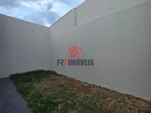 Imagem 10: Linda Casa! 2 Quartos Sendo 1S - Pé Direito Alto, Excelente Acabamento e Quintal - Jardim