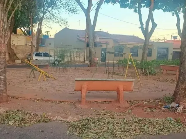 Imagem 12: Casa Setor União Frente Praça 3 Quartos Sendo 1 Suíte Parte Alta do Setor Oportunidade