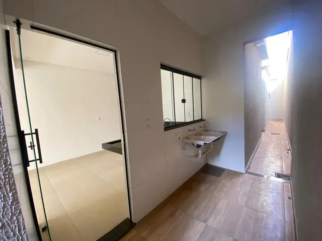 Imagem 5: Casa 3 Quartos - Parque Tremendão Casa de Rua com 3 Quarto(S) e 2 Banheiro(S) À Venda