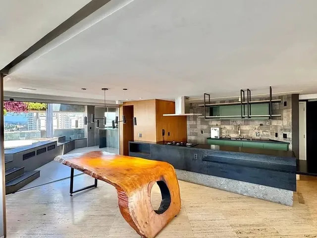 Imagem: Cobertura À Venda, 201 M² e 2 Suítes