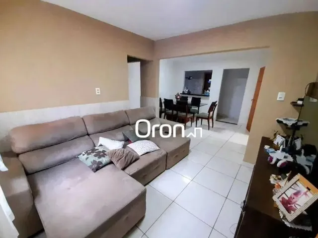 Imagem: Casa com 6 Dormitórios À Venda, 230 M²