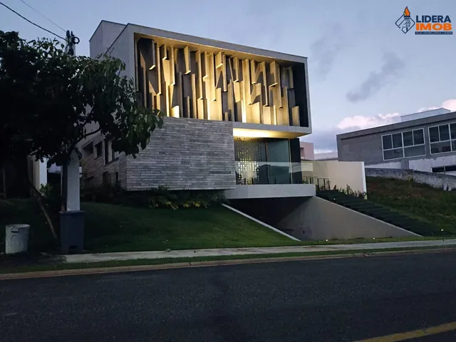 Imagem 5: Casa Duplex para Venda, 4 Suítes, 5 Banheiros, Área Total de 300 m², em Condomínio