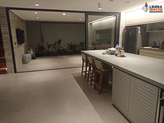 Imagem 8: Casa Duplex para Venda, 4 Suítes, 5 Banheiros, Área Total de 300 m², em Condomínio