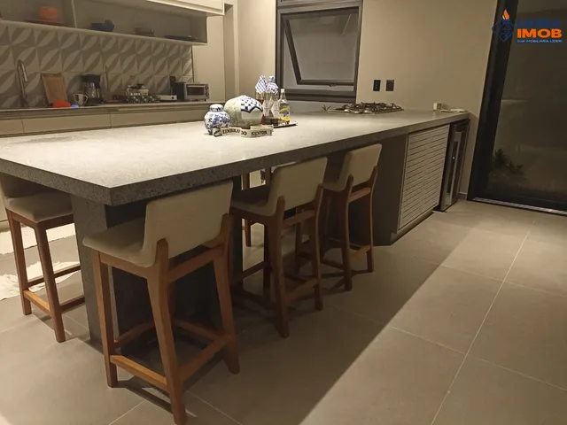 Imagem 11: Casa Duplex para Venda, 4 Suítes, 5 Banheiros, Área Total de 300 m², em Condomínio