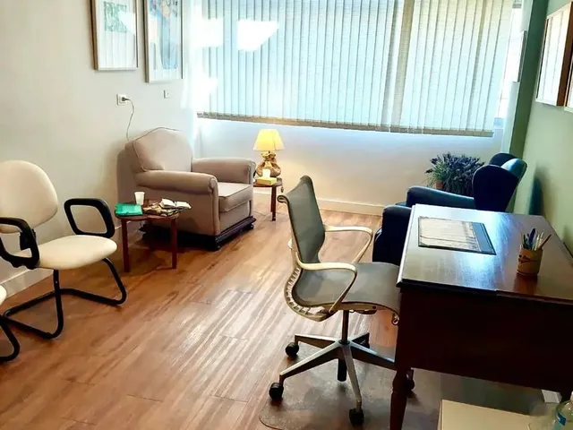 Imagem 1: Sala Comercial na Quadra da Praia