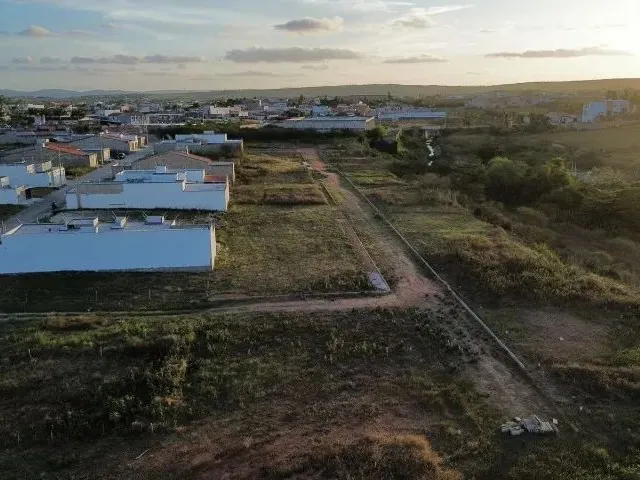 Imagem: O terreno possui 140m² de Área e está localizado em