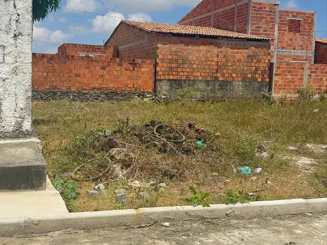 Imagem: O terreno possui 105m² de Área e está localizado em