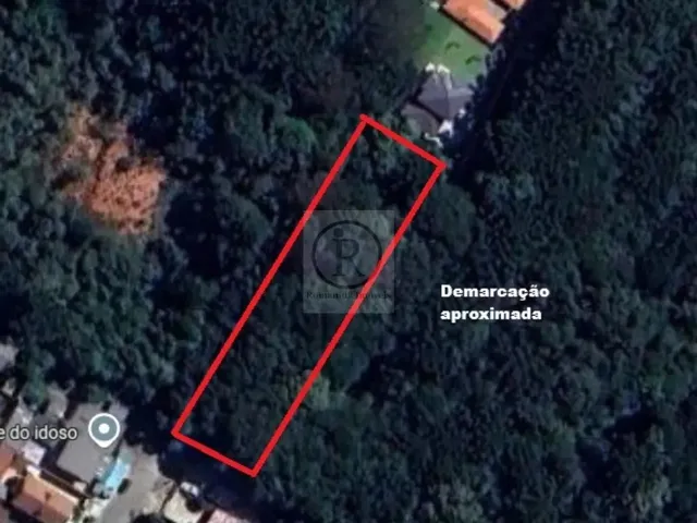 Imagem 2: Terreno Predominantemente Plano em Formato Retangular, Região Residencial em Colombo