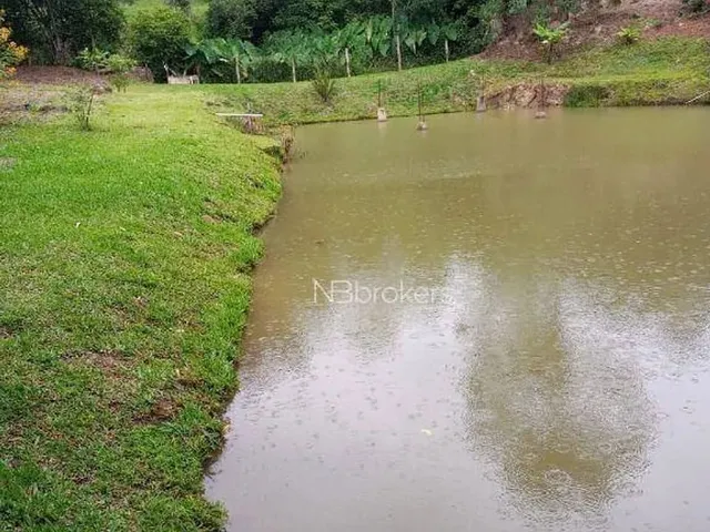 Imagem 10: Chácara com Lago, a Um Passo da Cidade: Conquiste o Seu Espaço no Campo!